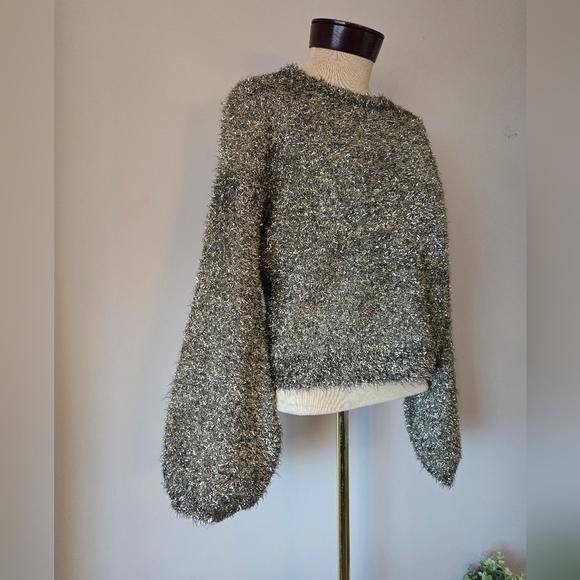 LEITH  silver with gold specks textured sweater with bishop sleeves. Size small - Picture 2 of 9
